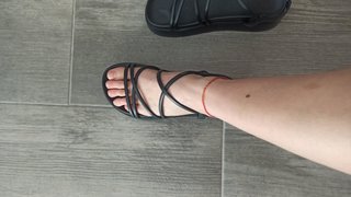 Sandalias negras plataforma tiras finas