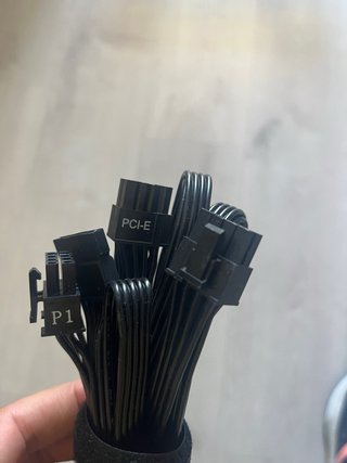Cables SATA y PCIe Negros