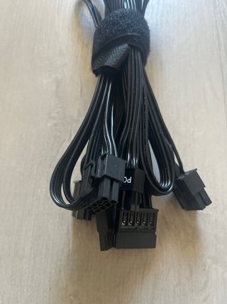 Cables SATA y PCIe Negros