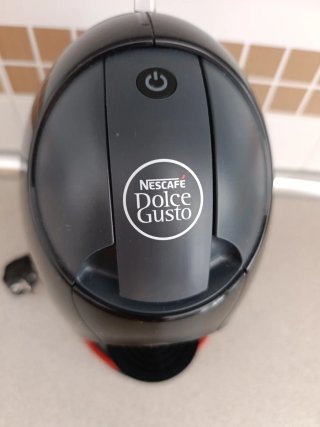 Cafetera Dolce Gusto DeLonghi Negra