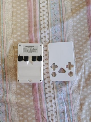 Consola de videojuegos blanca