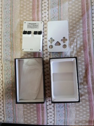 Consola de videojuegos blanca