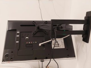 TV Samsung 22 con soporte pared articulado