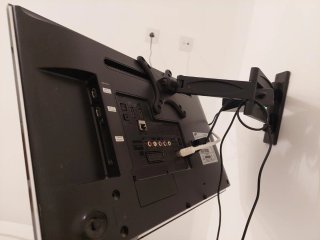 TV Samsung 22 con soporte pared articulado