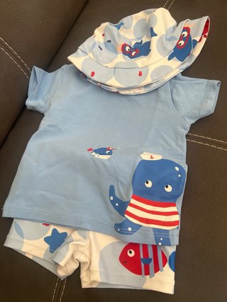 Conjunto de Camiseta Bañador y gorro 4-6 meses