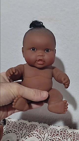 2 muñecas negras