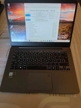 ASUS ZenBook UX430U 14 i5 8GB 256GB SSD