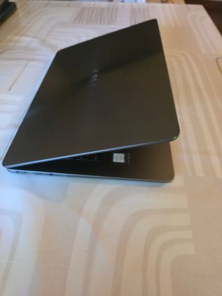 ASUS ZenBook UX430U 14 i5 8GB 256GB SSD