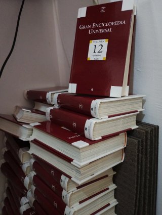 Se regala enciclopedia, sin uso, de 30 tomos.