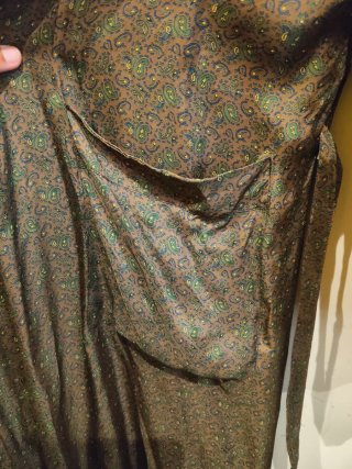 Bata de seda hombre XL verde y oro