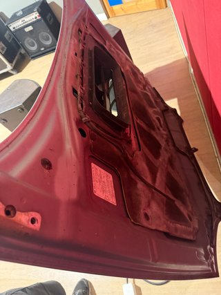 Capó Subaru Impreza STI con entrada de aire