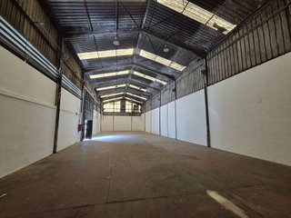 Nave industrial en venta en Montequinto en Dos Hermanas