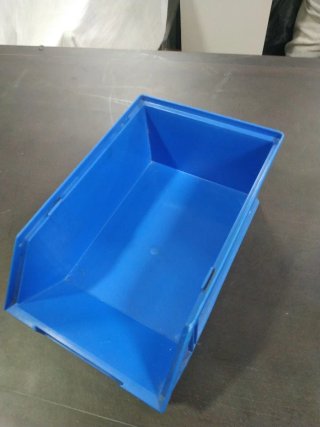 Cassetto di plastica per magazzino blu