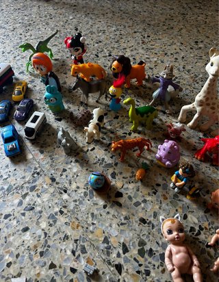Lote figuras y juguetes coleccionables