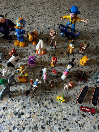 Lote figuras y juguetes coleccionables