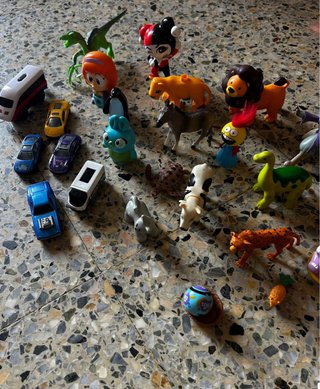 Lote figuras y juguetes coleccionables