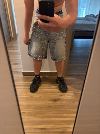 Shorts di jeans con perle