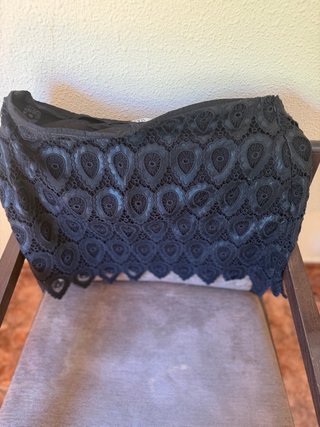 Falda negra con encaje gris