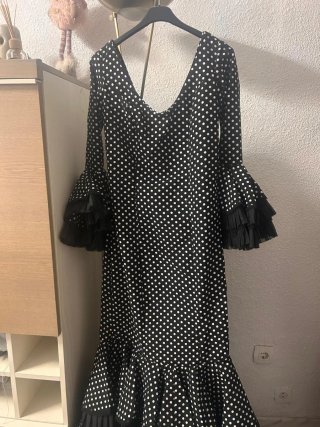 Traje Flamenca Negro con Lunares Blancos