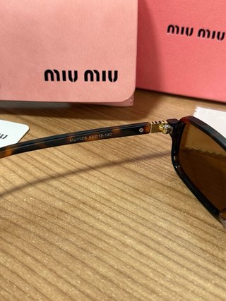 Gafas de sol estilo Miu Miu