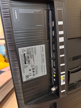 Smart TV Samsung 40" series 7, 4K con soporte pie