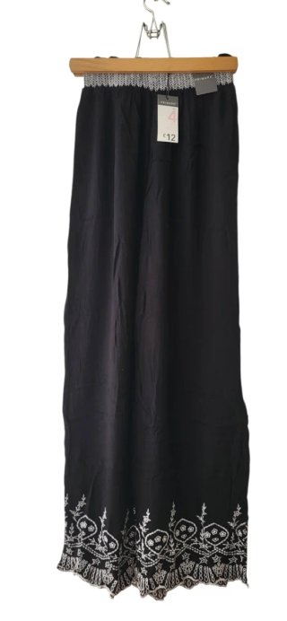 Pantalones anchos negros bordados
