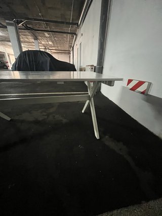 Mesa de madera blanca plegable