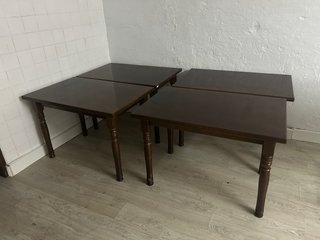 Mesa y sillas de madera oscura