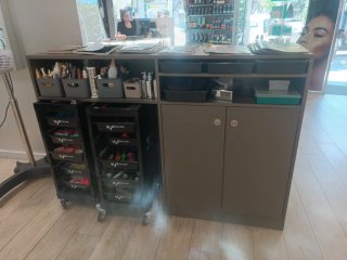 Mueble expositor para recepción peluqueria