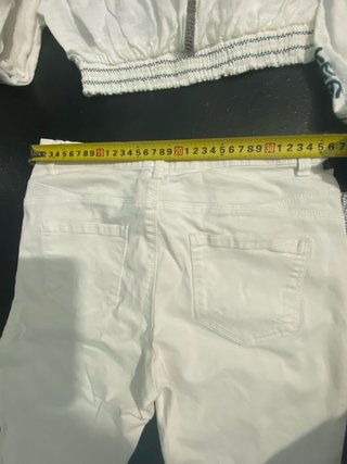 Conjunto blanco de pantalon y top