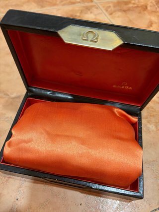Caja de reloj, original, gucci, omega. Guess