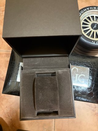 Caja de reloj, original, gucci, omega. Guess