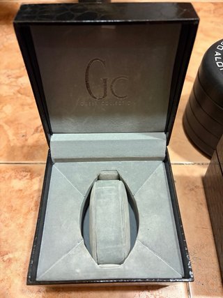 Caja de reloj, original, gucci, omega. Guess