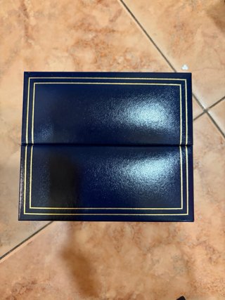 Caja de reloj, original, gucci, omega. Guess