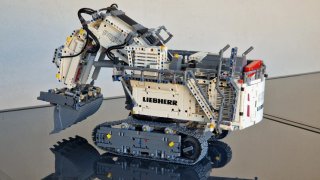 LEGO Technic 42100 Liebherr Excavator