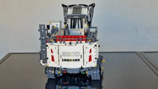 LEGO Technic 42100 Liebherr Excavator