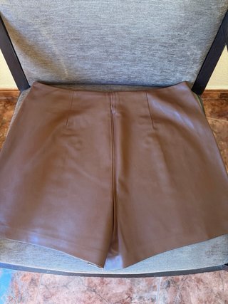 Pantalones cortos marrones con botones