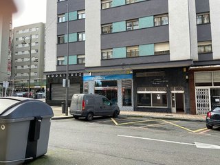 Local comercial en alquiler en El Carbayedo - El Quirinal en Avilés