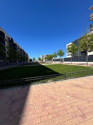 Local comercial en alquiler en Fresnos en Torrejón de Ardoz