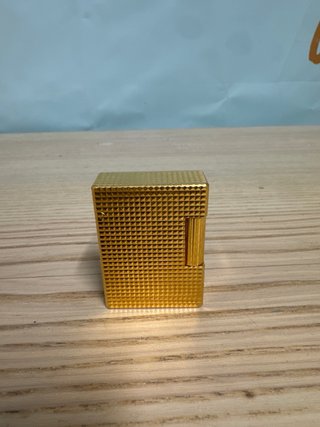 Mechero ST. Dupont bañado en oro