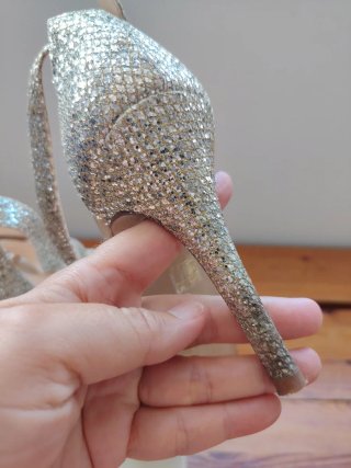 Zapatos de tacón plateados brillantes talla 40