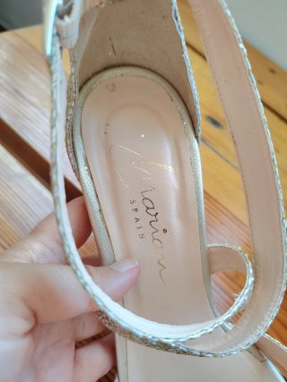Zapatos de tacón plateados brillantes talla 40