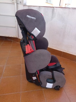 Silla de coche Recaro gris y roja