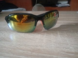 Gafas de sol deportivas negras y naranjas