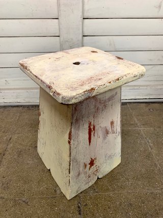 Taburete de madera. Antiguo