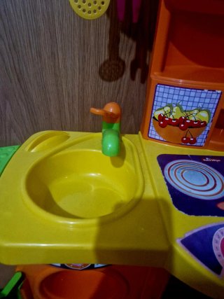 Cocinita de juguete con accesorios