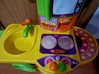 Cocinita de juguete con accesorios