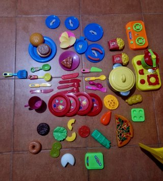 Cocinita de juguete con accesorios