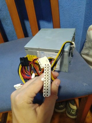 Fuente de Alimentación PC 230V