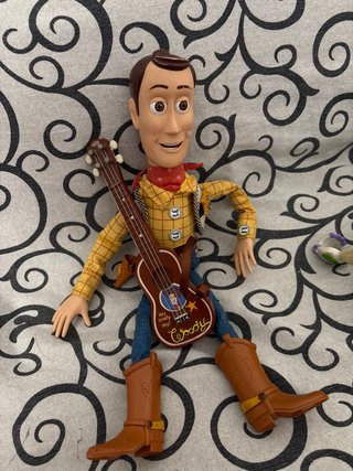 Muñeco Woody Toy Story con Guitarra